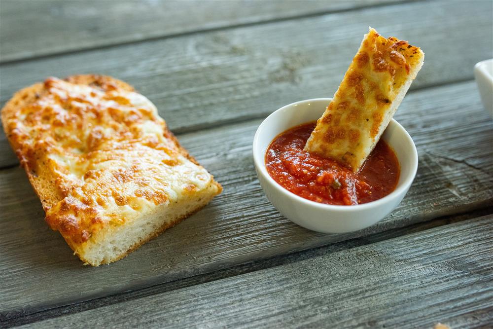 Garlic bread with marinara